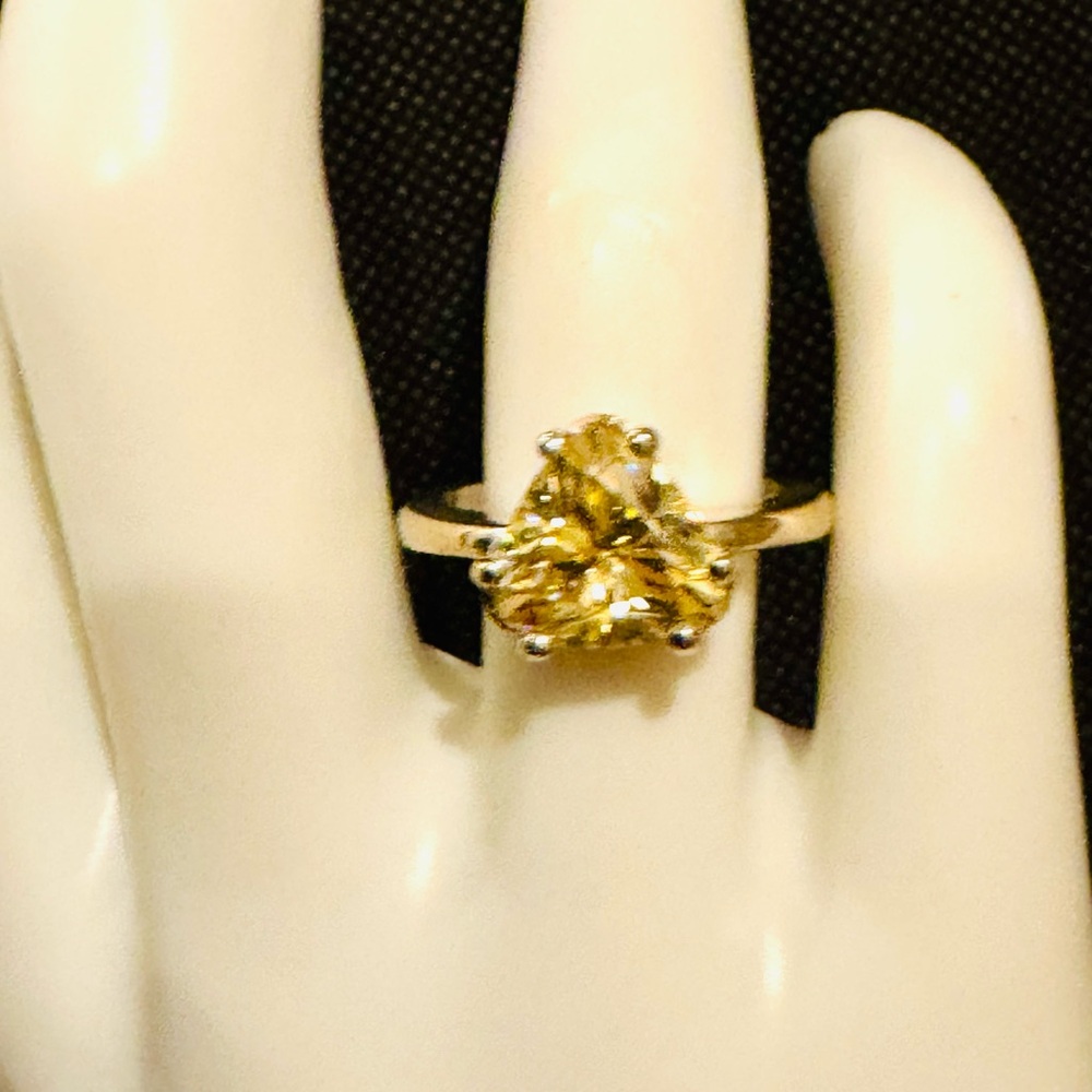 SAMPLES OF YELLOW/ CHAMPAGNE DIAMONDS RINGS - Picture 9 of 12
